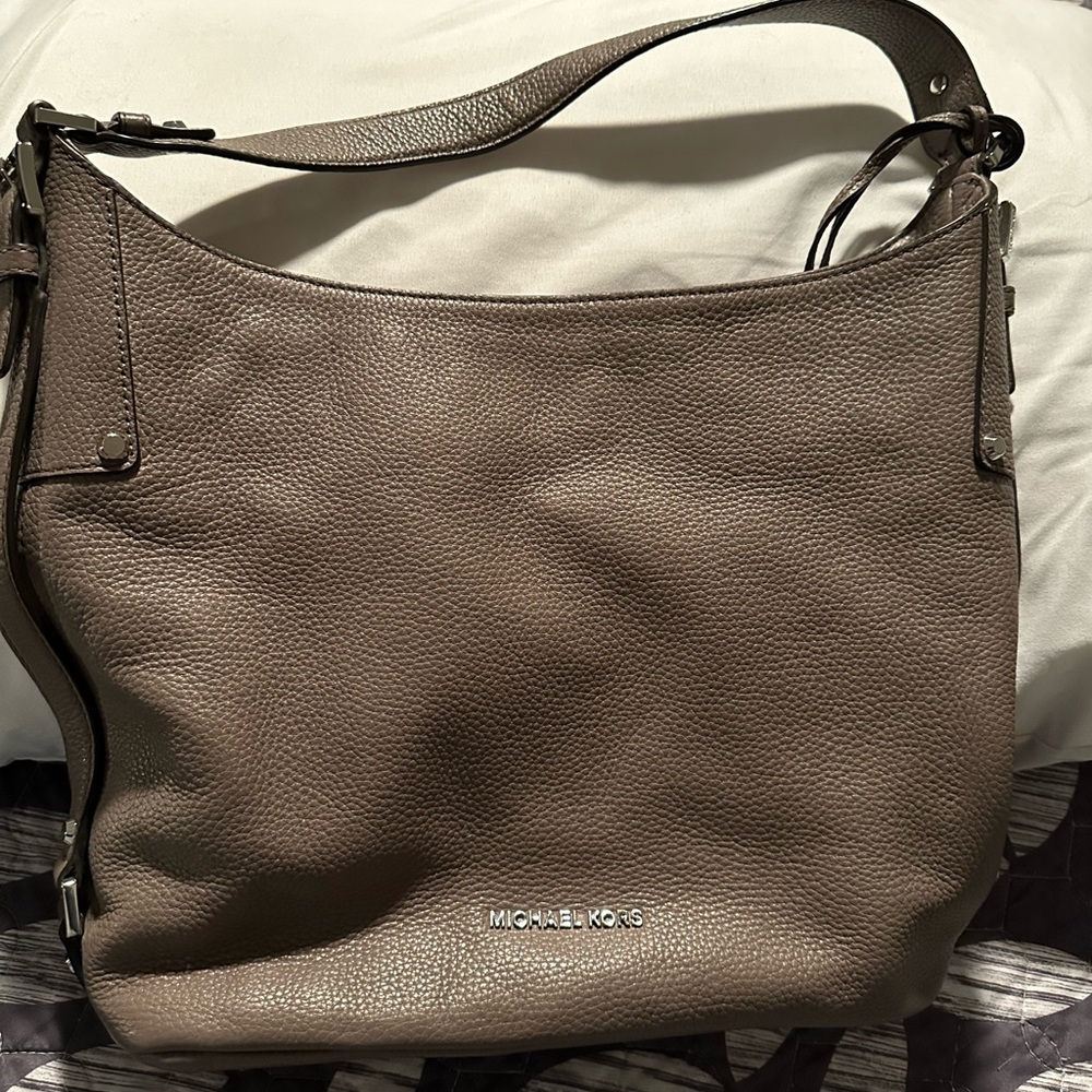 Michael Kors handbag. Grey leather. Wonderful condition.